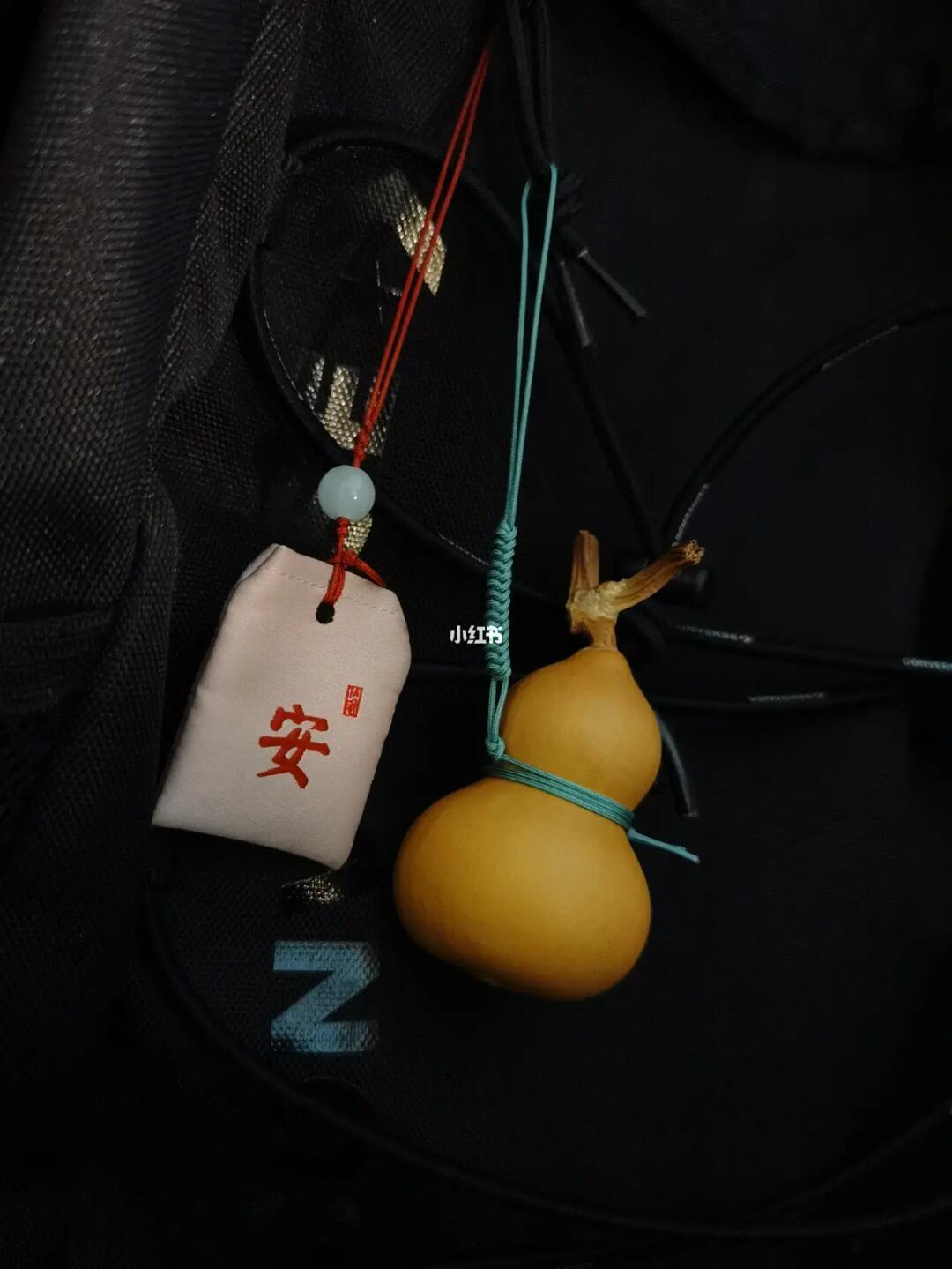 日常碎片plog #笔记灵感  #ootd  #文玩葫芦 #葫芦   #御守  #书包
