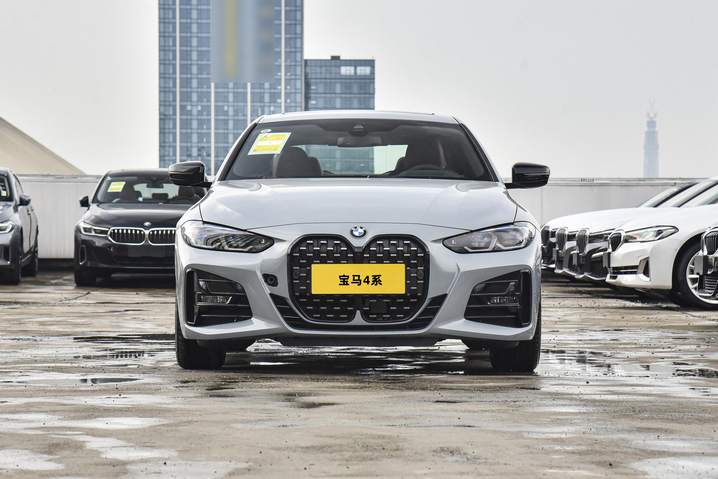 2023款宝马4系家族上市,升级中控屏双联屏,售价37.99-57.69万元