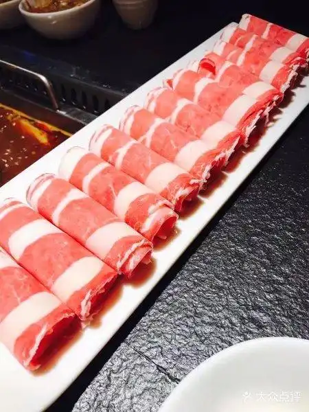 雪花肥牛 肉质很嫩 摆盘也很漂亮