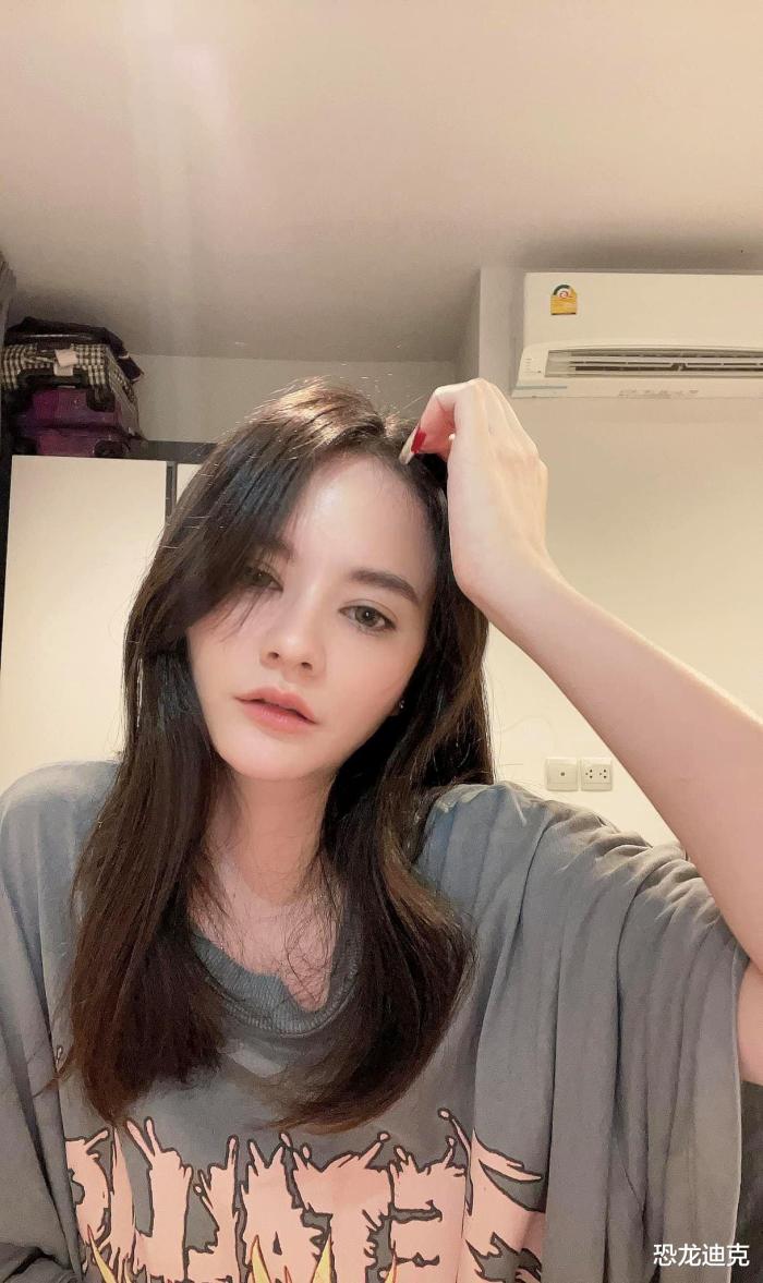 素人美女的日常生活照:甜美的笑容,清新阳光的模样格外养眼_女孩子