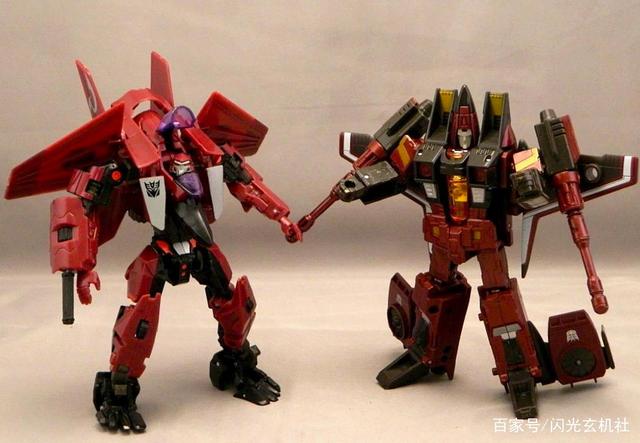 变形金刚动漫人物:"咆哮的引擎"浅挖狂派霸天虎尖头部队-冲锋