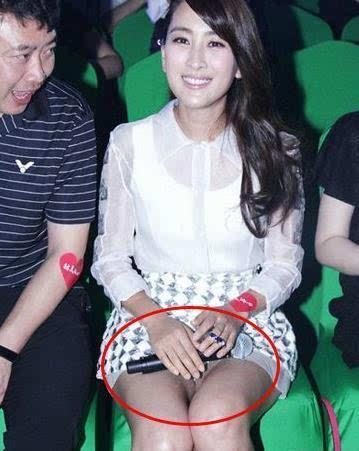 女星尴尬瞬间陈思诚对佟丽娅是真不在乎还有一位女星假发掉了