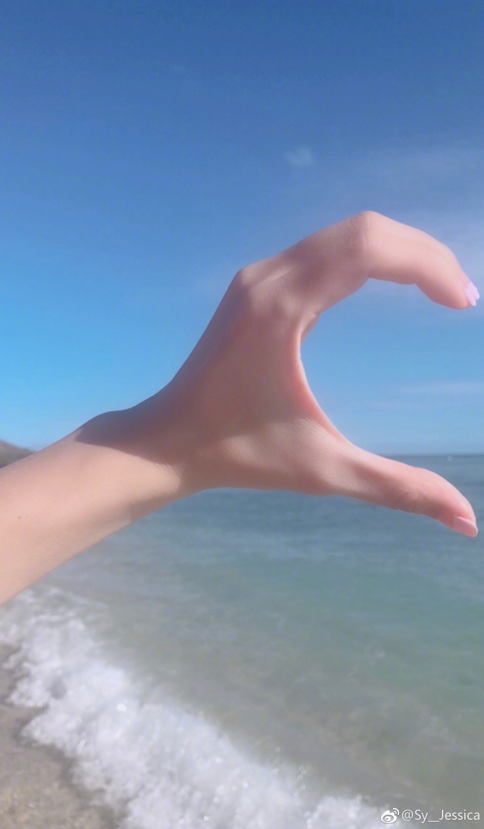 组图一颗来自七夕的糖林允儿jessica隔空比心引粉丝热议