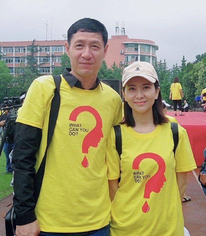 前国脚黎兵与歌星甘萍近况:他足球事业不顺利,她50岁仍显年轻_腾讯