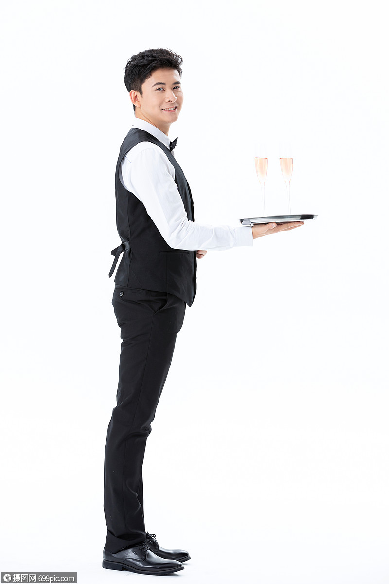 手捧香槟杯服务的男性服务员人物服务业