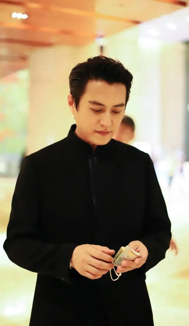 娱乐圈"叔圈顶流":越老越有气质,撩起人来简直难以抗拒_朱亚文_胡军