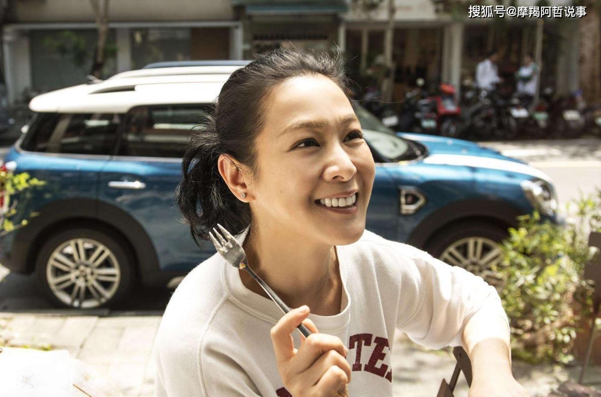 原创49岁奶茶刘若英近照素颜出镜老态尽显发量稀少令人担忧