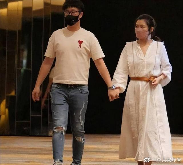 与selina分手后张轩睿新恋情被曝光经纪人火速出面回应