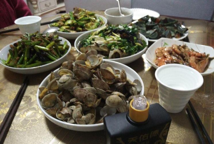 今天陪老太太在家喝酒,老太太说