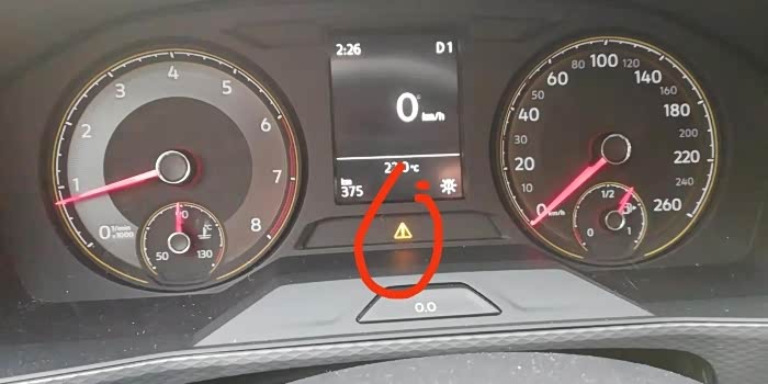 2018款大众朗逸风尚版仪表盘三角型内黄色感叹号亮起是什么原