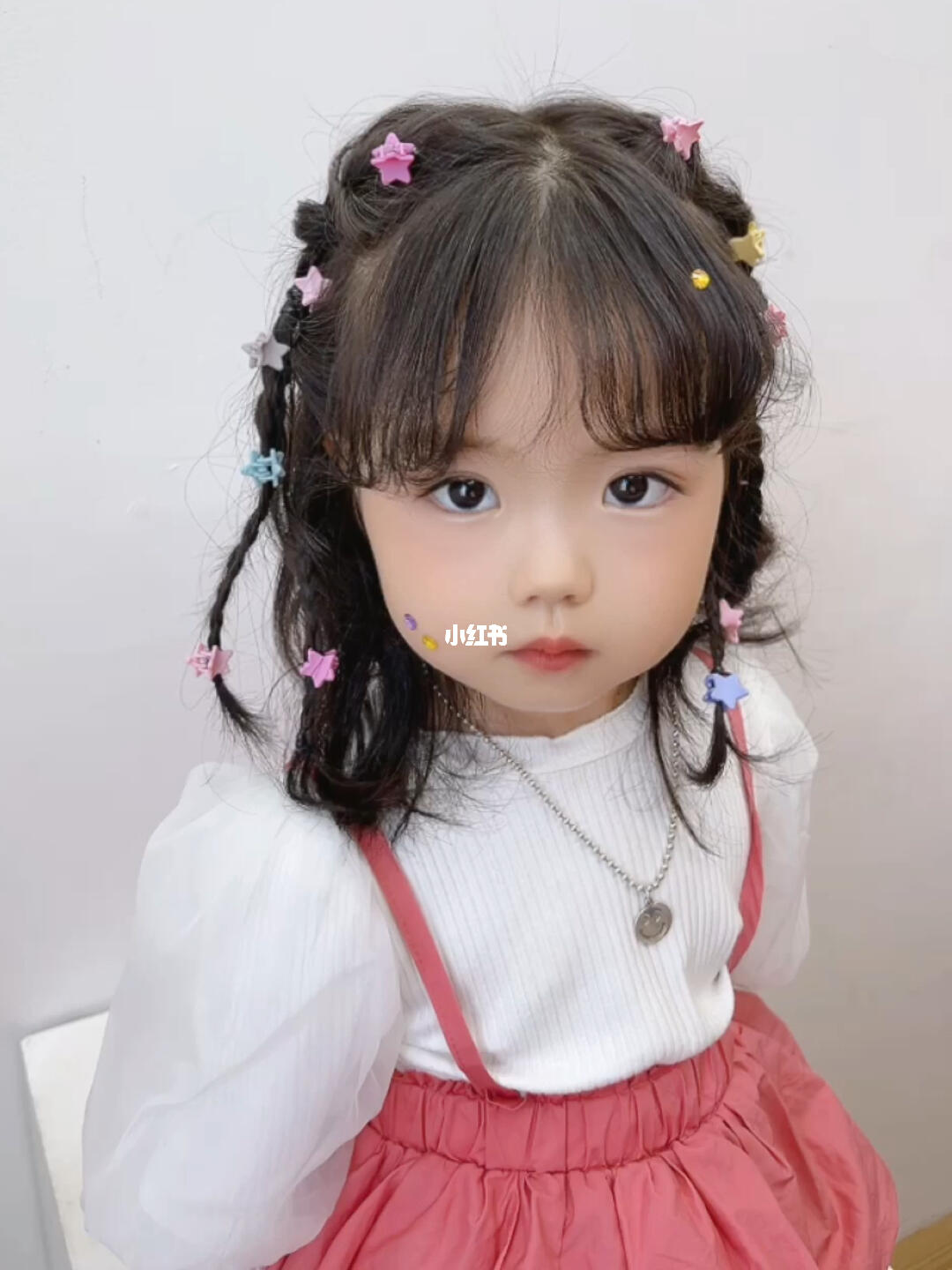 简单又好看甜酷女孩发型短发也能扎