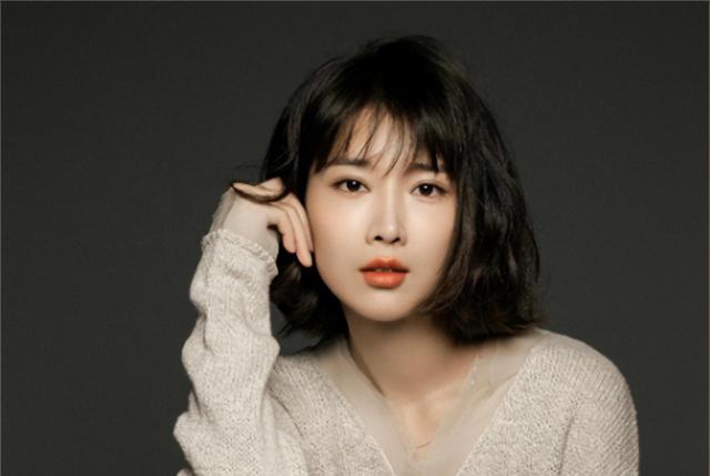 演员奚望宣布离婚,重回单身状态,引发了一系列关注和探讨.