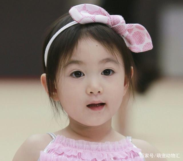 星二代8岁奥莉晒出近照,看清照片后,网友:不如小时候