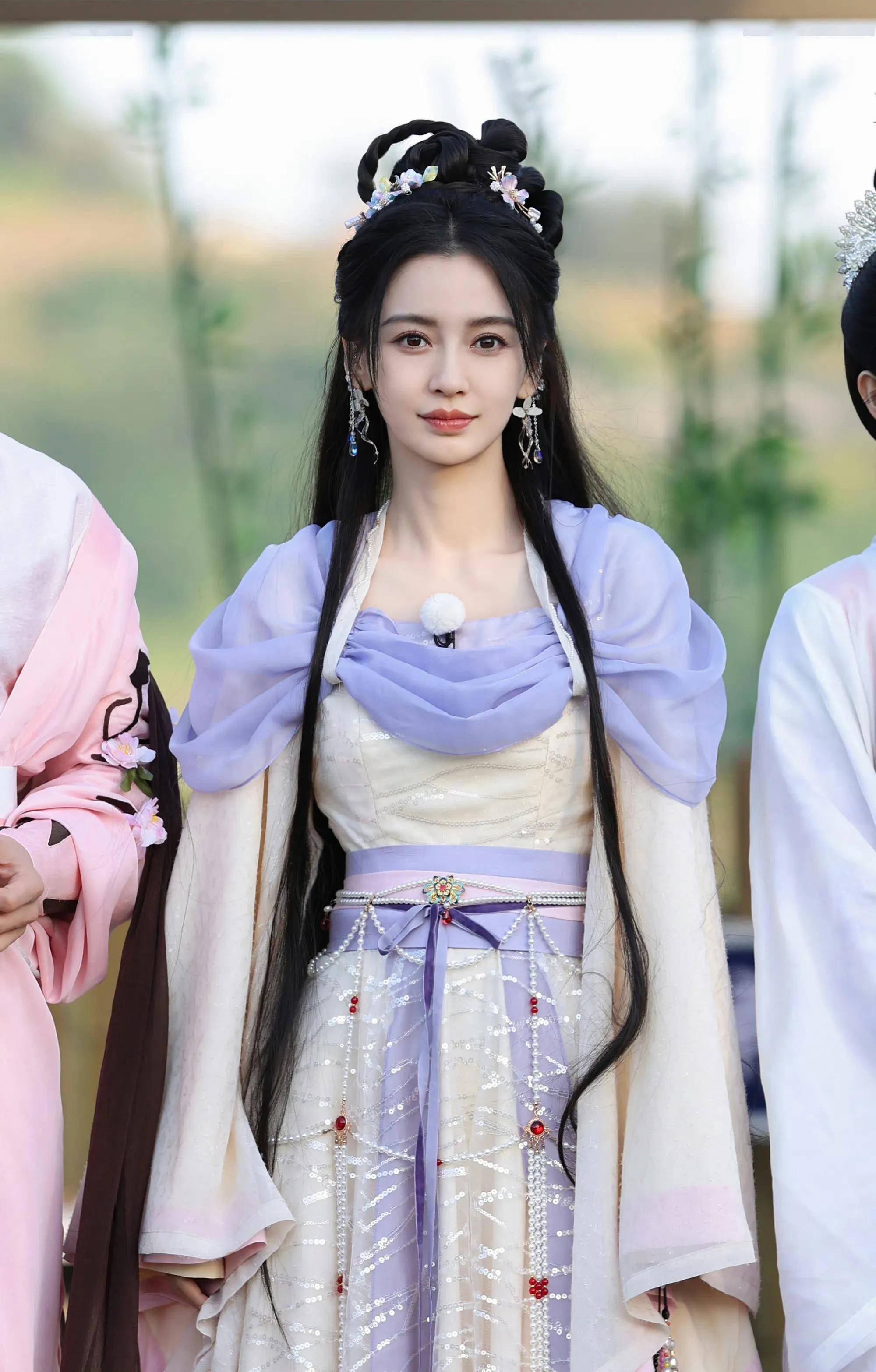 杨颖时尚造型合集:艳丽迷人,优雅唯美