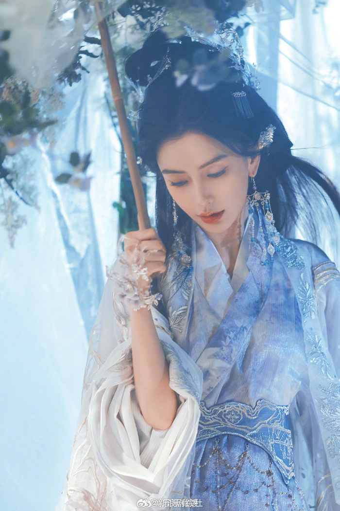 杨颖@angelababy 中秋节写真美疯了……__财经头条