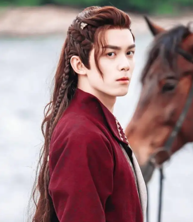 就问谁看剧时,没有被单手骑马的吴磊帅到?
