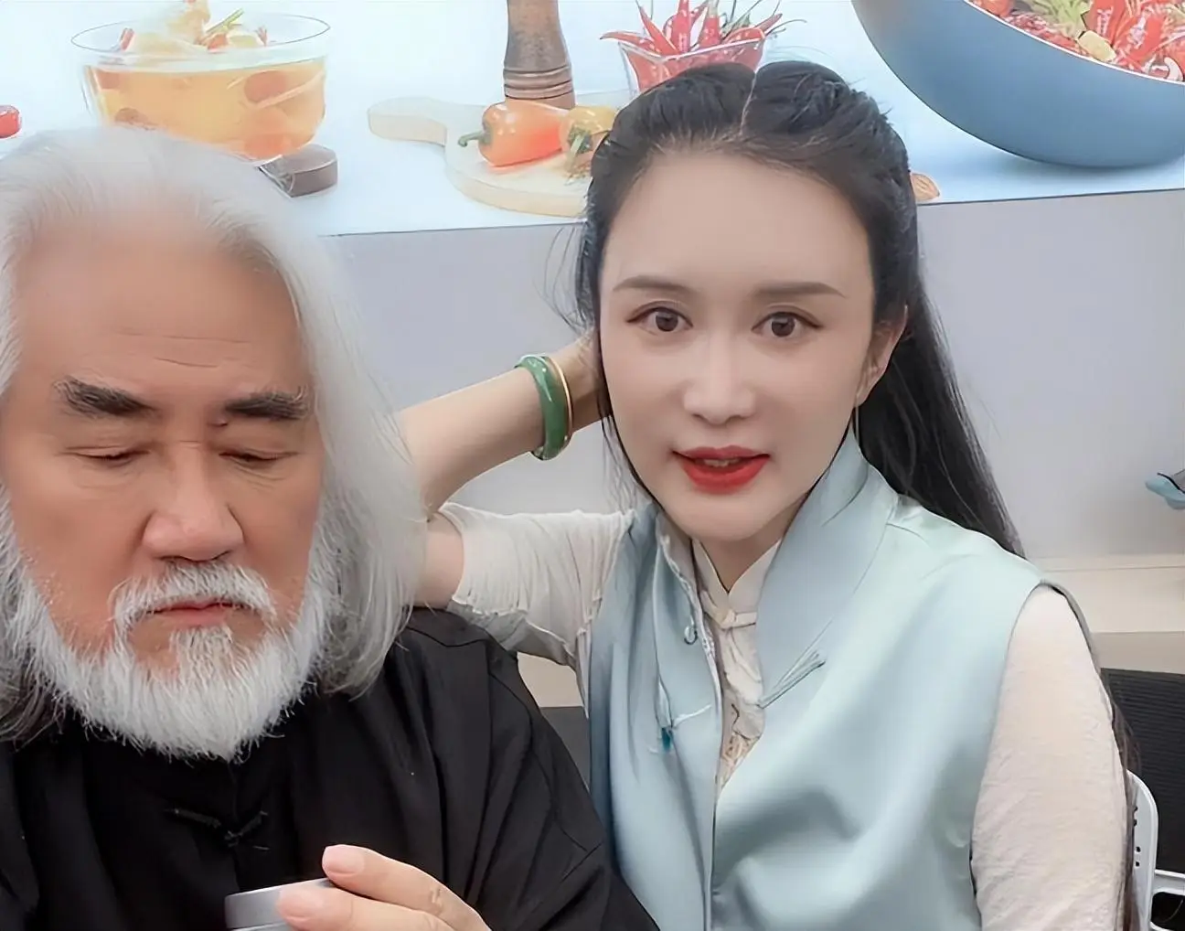 72岁张纪中又当爹42岁娇妻杜星霖官宣四胎晒彩超已怀孕50多天