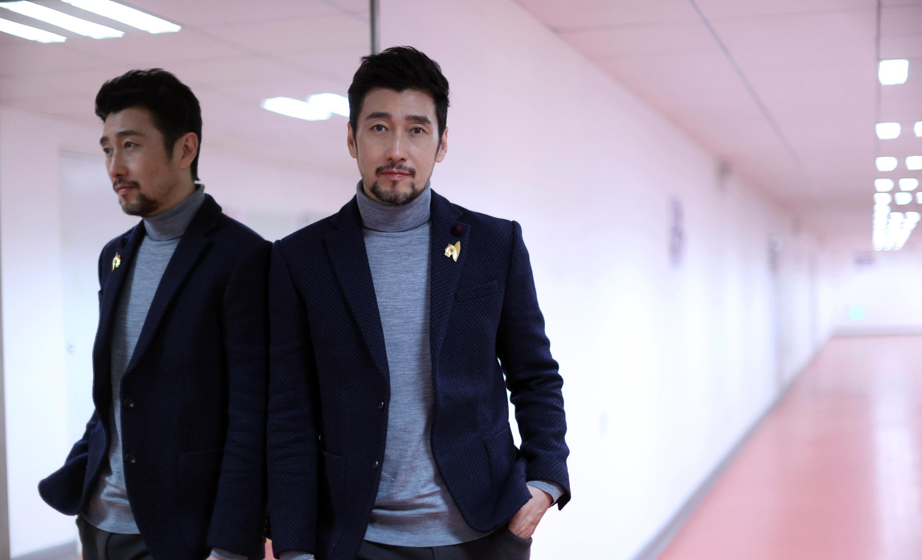 从流行歌手到音乐剧首秀满江我已经过了希望总被人夸的年龄