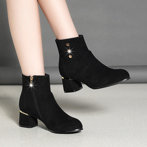 足意尔康真皮女短筒粗跟马丁靴子2020秋冬季新款瘦瘦短靴高跟单靴