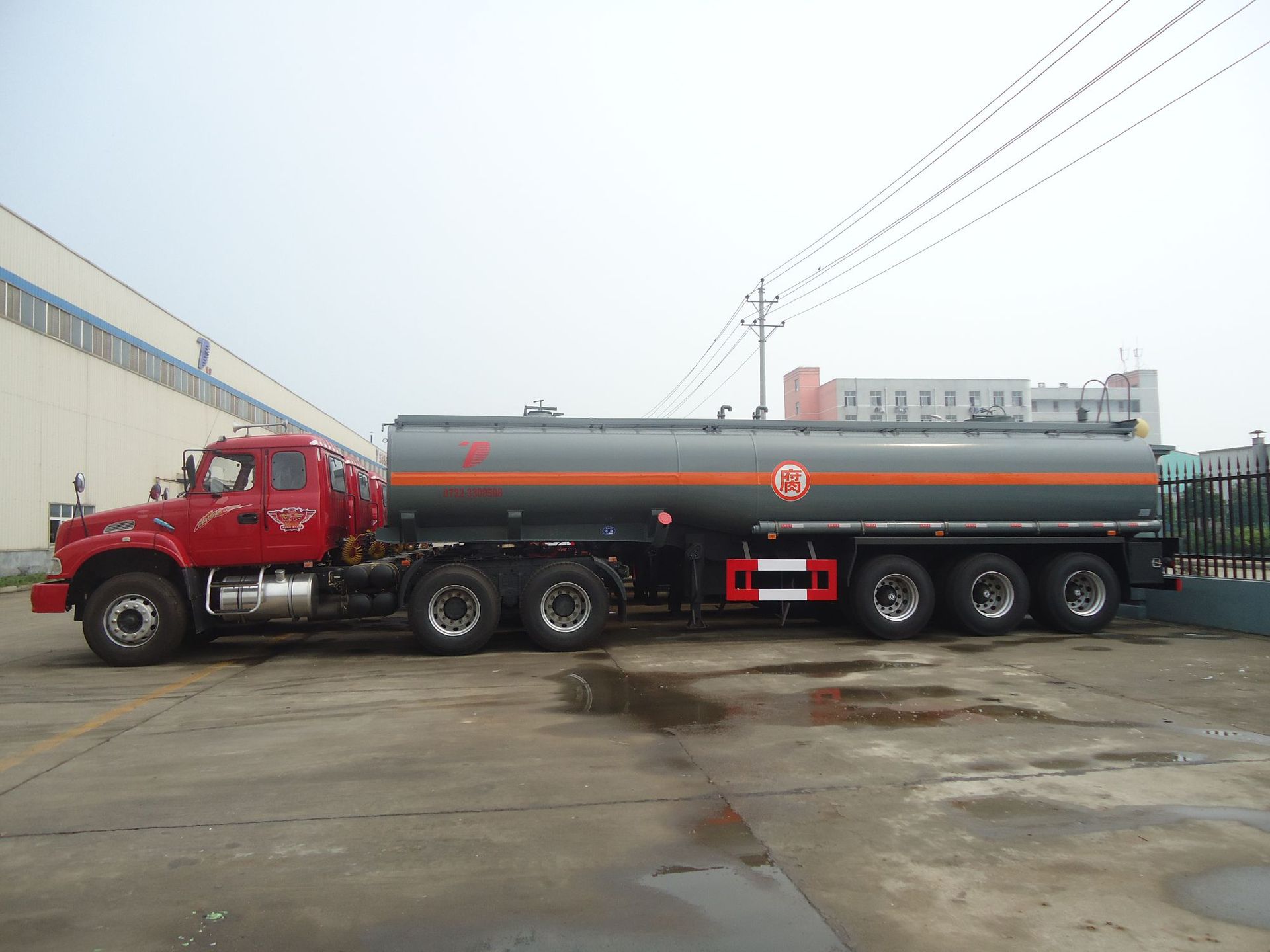 河南省29方净水剂普货罐式半挂车 危险品磷酸半挂运输罐车