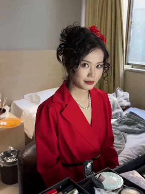 90年代复古新娘妆容造型,姐妹们,这个爆改妆容算成功了吗?