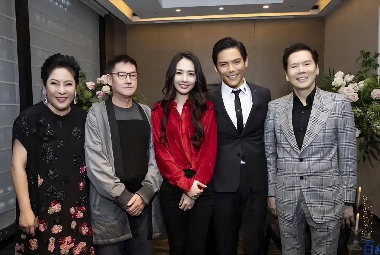 向华强砸5亿力捧向佐,却把向佑送进监狱,俩兄弟为何会区别对待_儿子