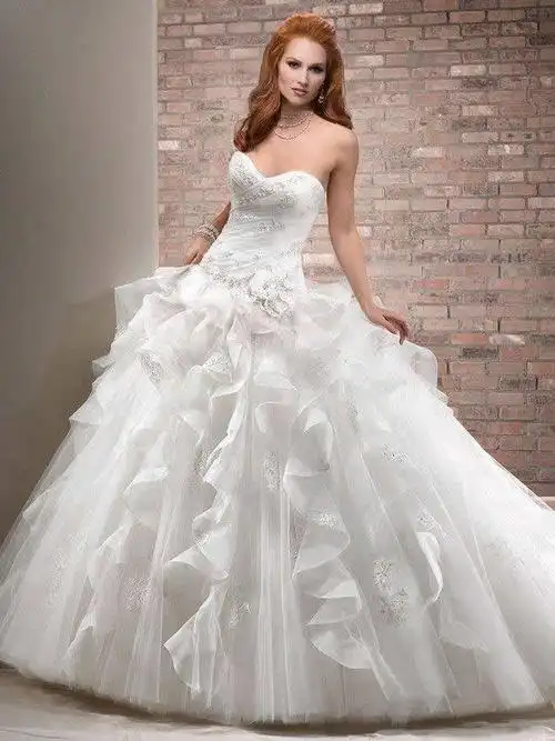 穿婚纱的唯美漂亮女生图片