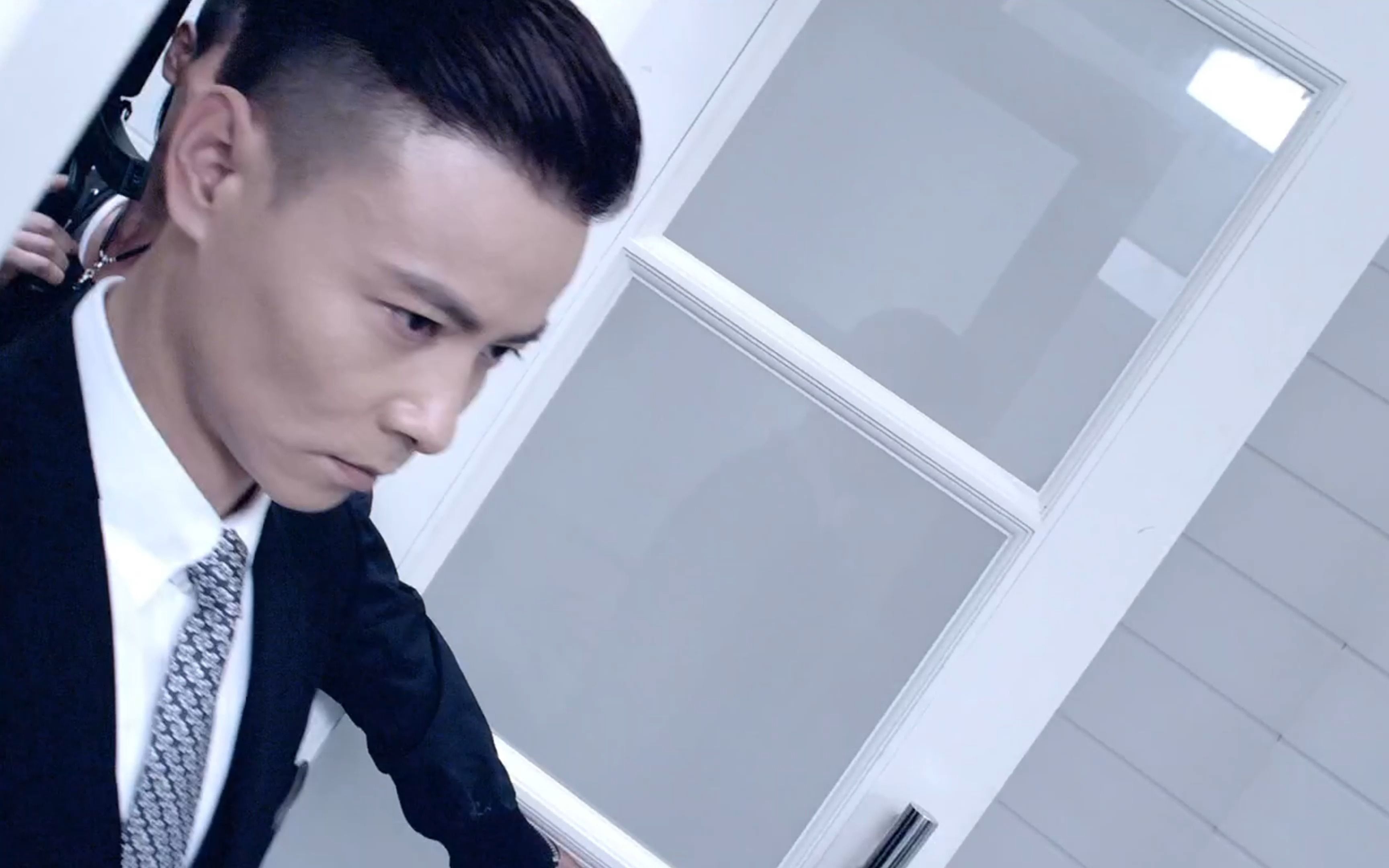 西装暴徒 张晋,不要轻易惹一个穿西装的人!