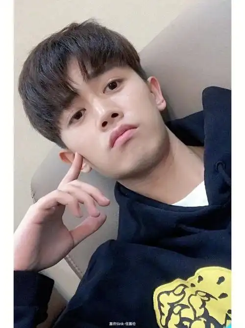 任嘉伦壁纸可爱又搞怪