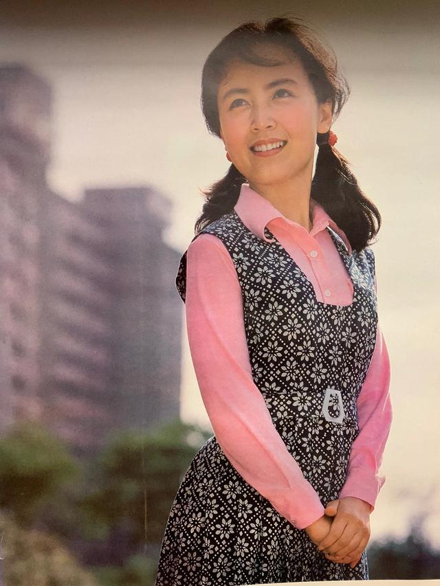 八十年代的美女明星挂历13张,我只能认出来一个,你们呢