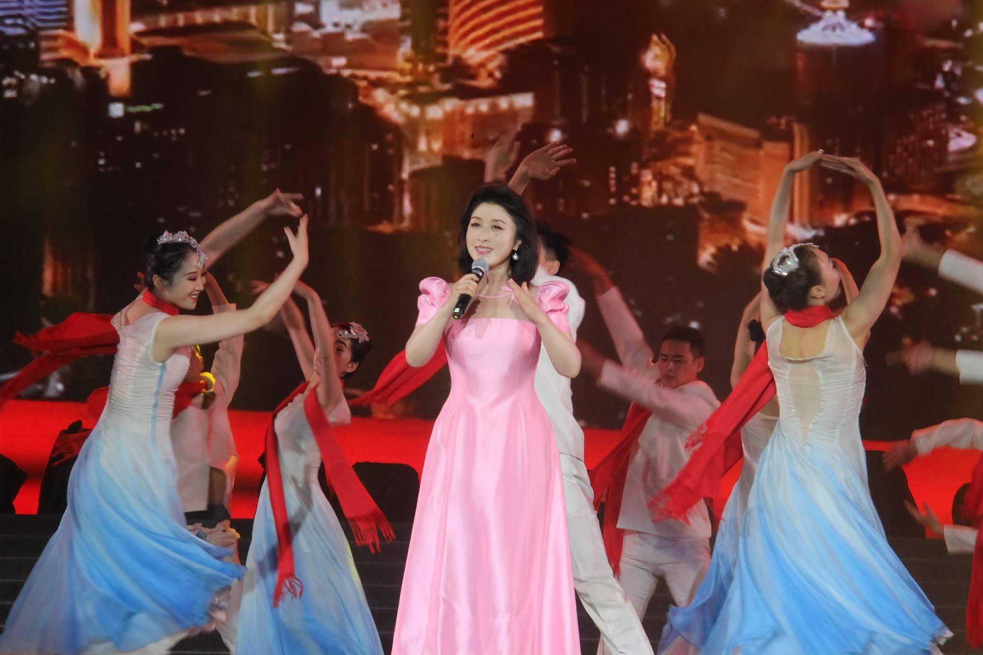 刘媛媛倾情献唱第十一届八路军文化旅游节_武乡_中共山西省委_发展