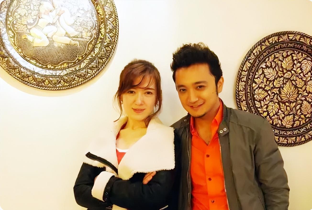 央视当红主持人小尼:离婚传得沸沸扬扬,夹缝中的他有烦恼_母亲_节目