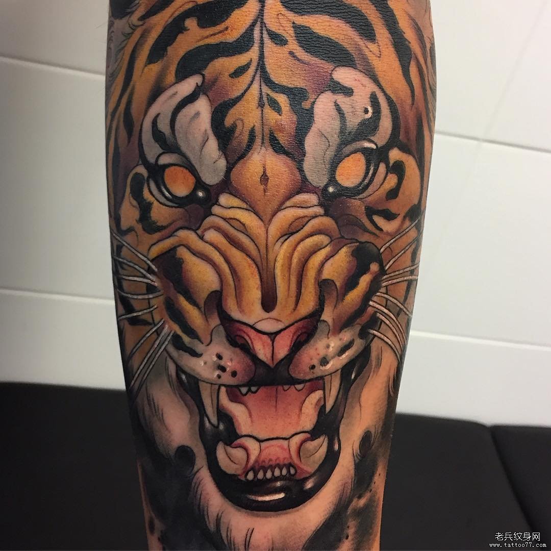 小腿彩绘老虎纹身图案