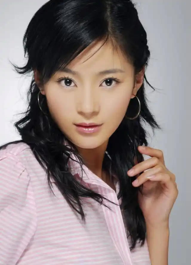 演员王媛可倒追丈夫5年婚后生双胞胎儿子取名一模一样