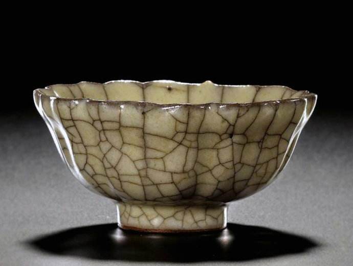 文物介绍——故宫博物院藏宋代哥窑葵花洗