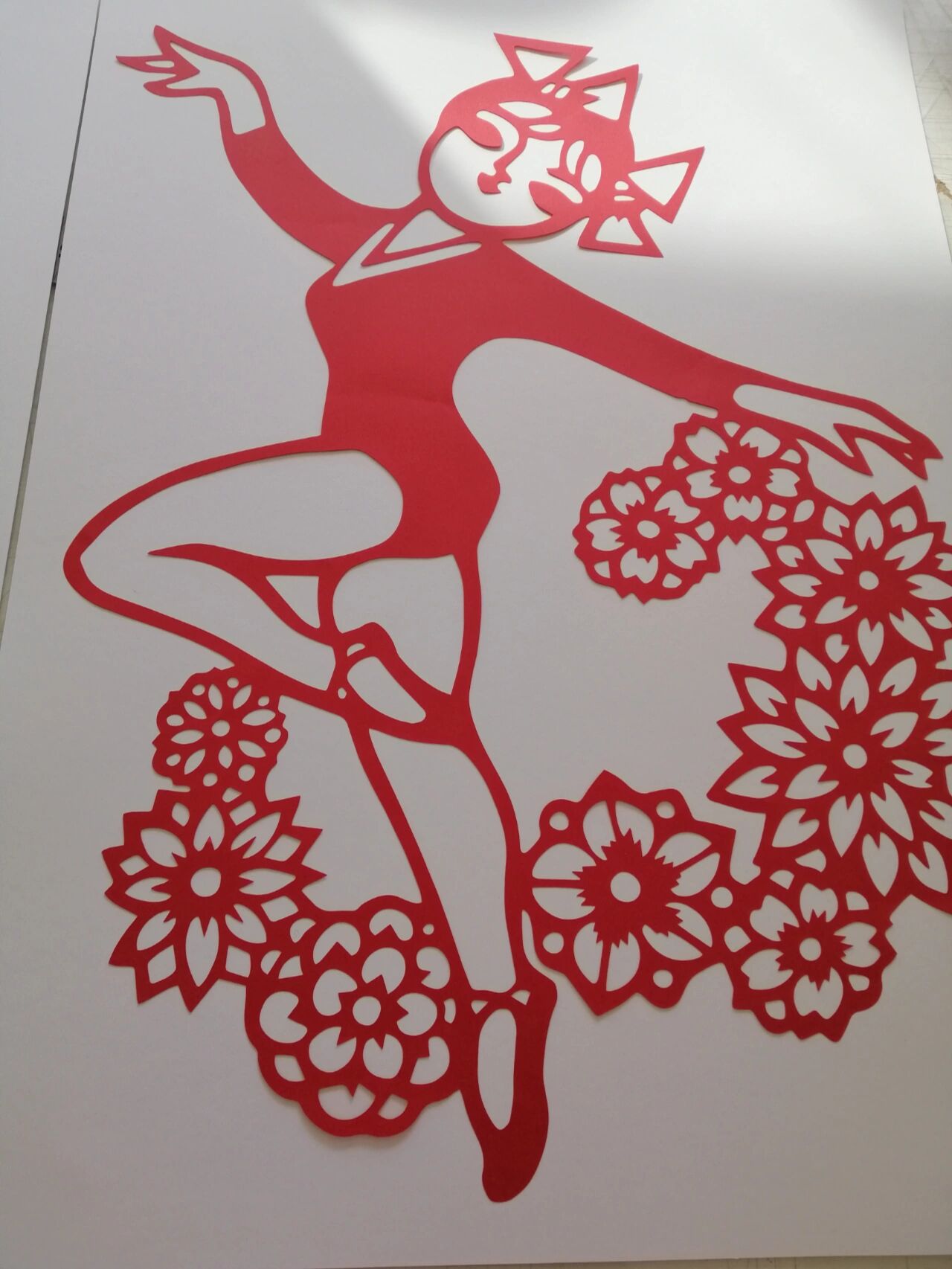 剪纸刻纸 舞蹈动作 跳舞的女孩真美.