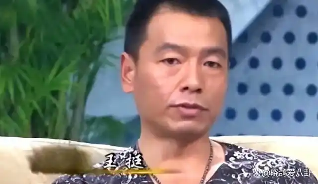 王挺为父母离异而落泪38岁帮爸爸还清欠债后父子俩抱头痛哭
