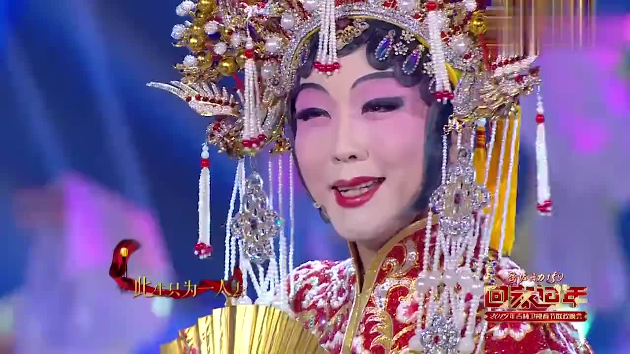 李玉刚女装造型有多惊艳?一身女装参加巴黎时装周,老外都看懵了