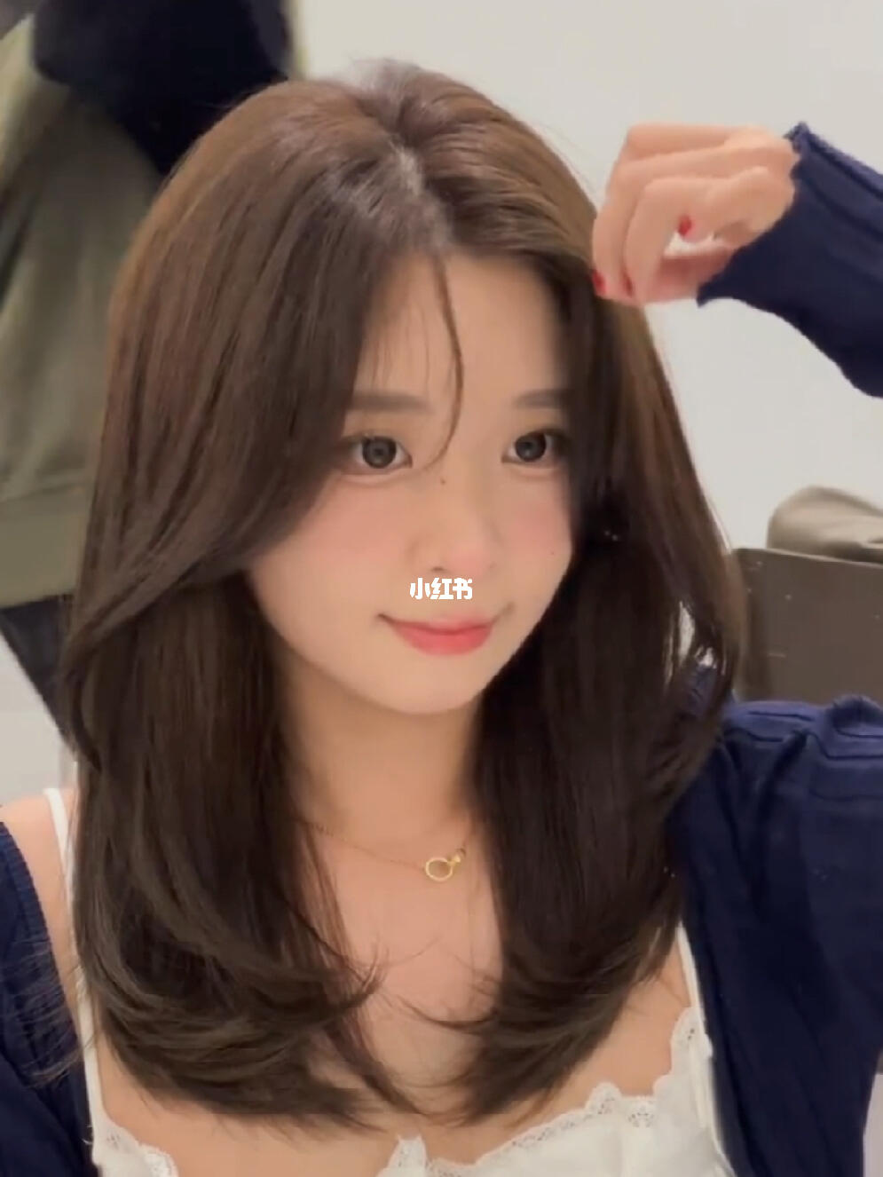 苏琛发型设计: 中发女生 秋冬一定要尝试的烫发7315简约温柔显