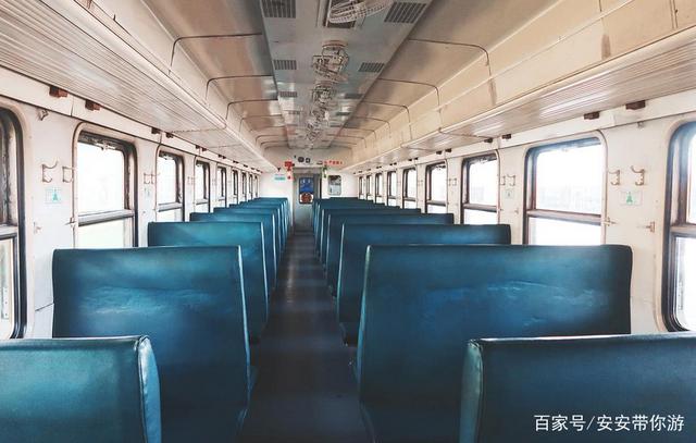 绿皮火车硬座有充电的地方吗