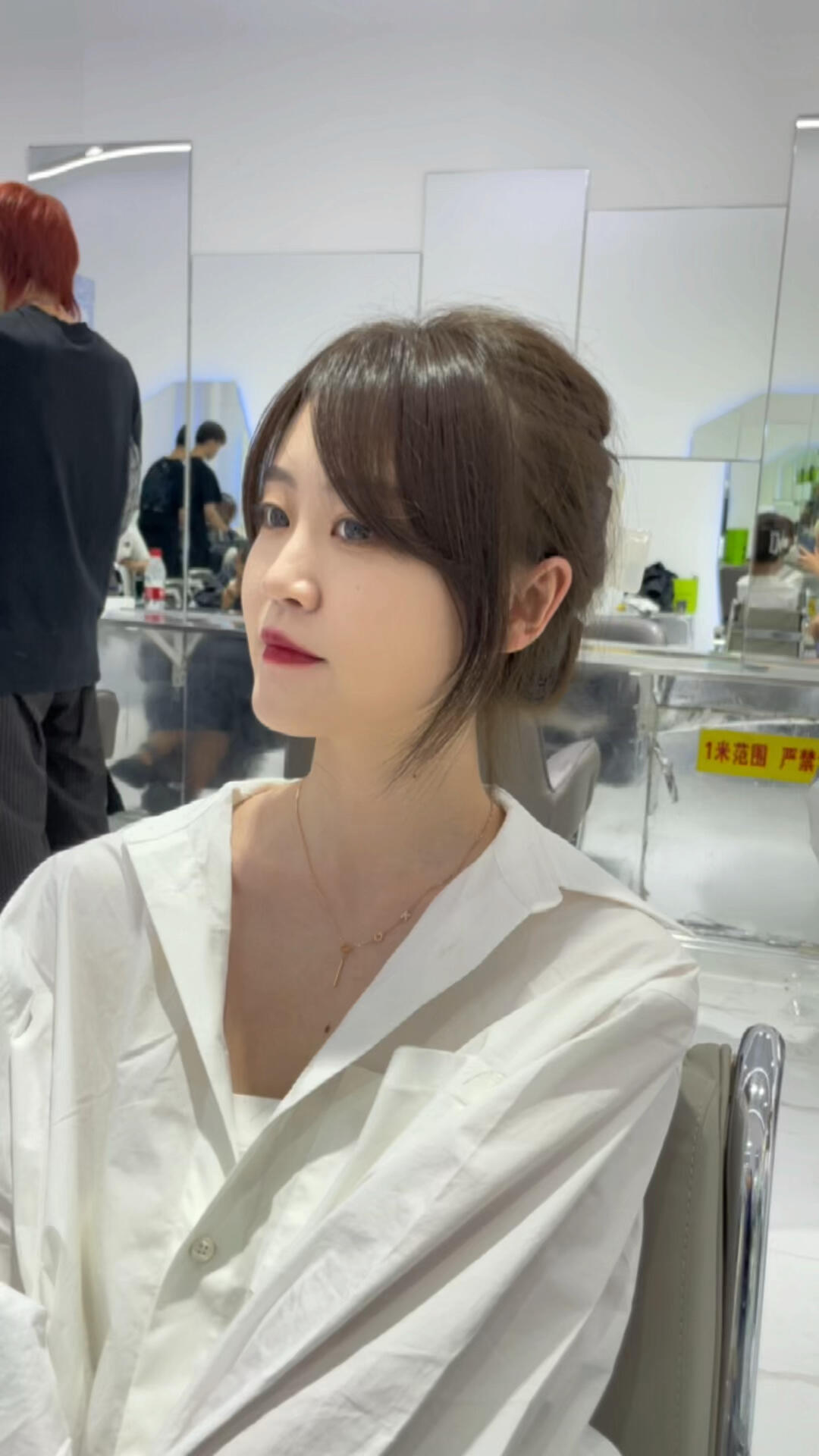 这样的发色小八字刘海儿你不爱嘛