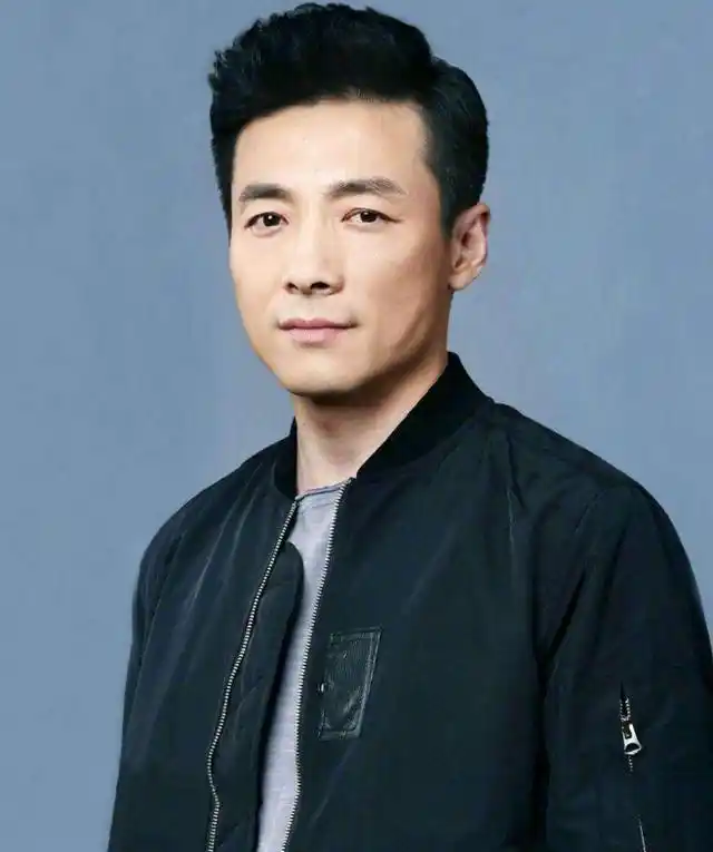 回顾演员祖峰:娶教师刘天池,结婚多年无子女,生活依旧幸福美满