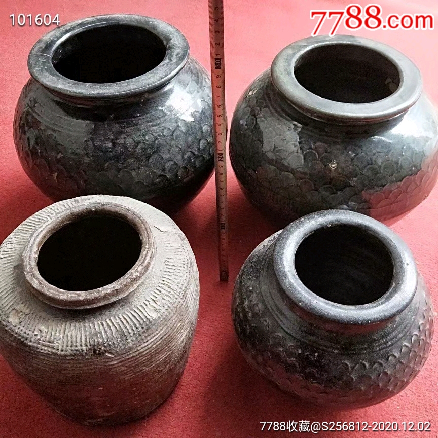 村里拆迁收来的几个老坛子,正常使用,品相如图.