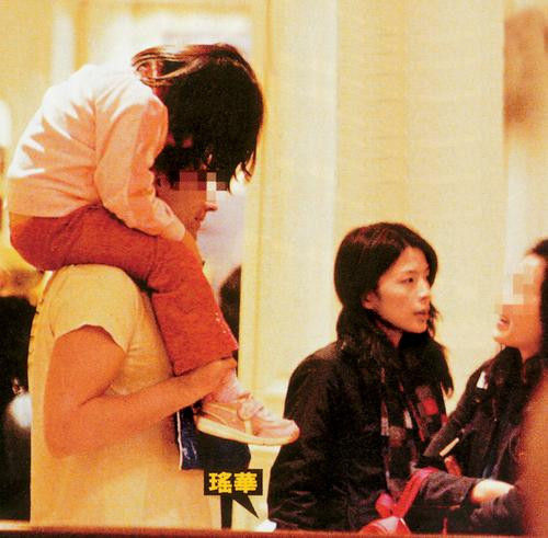 大女儿张瑶华,小女儿张瑶萱