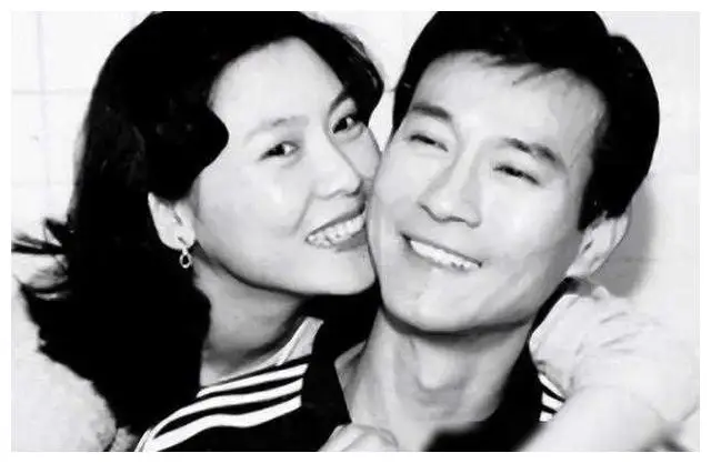 郑少秋婚后生活揭秘,三任妻子,孩子现状大揭秘!_婚姻_观众_人生