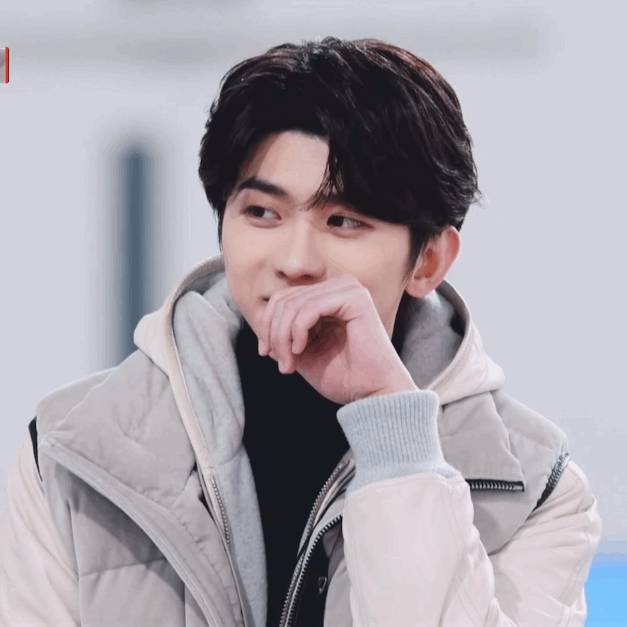 坤坤笑容鲨动图合集!笑起来的坤坤太甜了吧!|蔡徐坤_新浪新闻