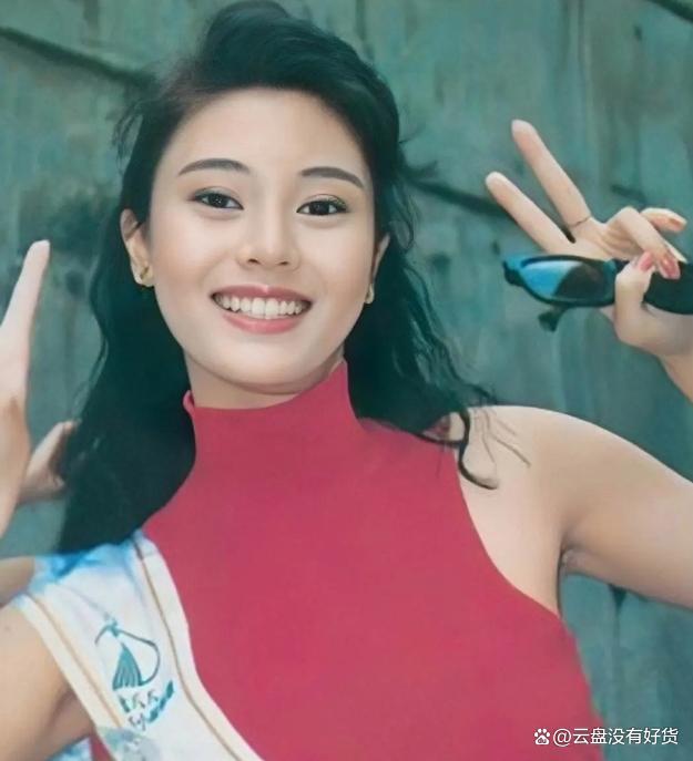 54岁李嘉欣近照认不出!盛世容颜不再,脸部皱纹明显气质依然过人