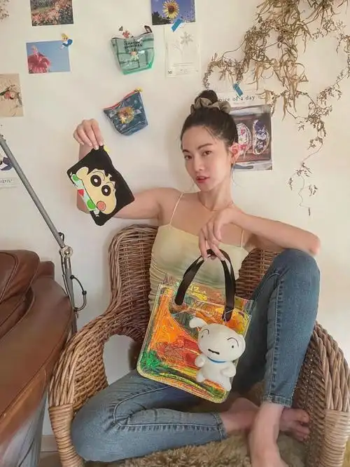 ins分享台湾女星曾之乔纯欲风穿搭