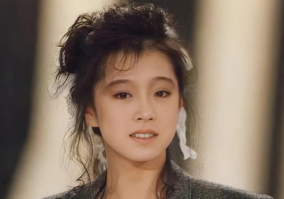 日本最悲剧天后中森明菜,凄清之美一颦一笑,尽显仙女范,楚楚动人,让人