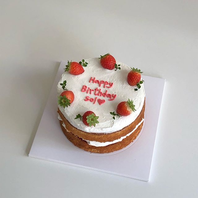 草莓季来了用草莓这样装饰蛋糕绝对惊艳